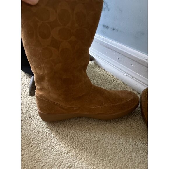 Authenticated Coach Teri monogram camel color fur lined tall snow suede boots 9 - Picture 8 of 15